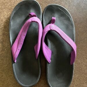 Olukai brand flip flops size 8